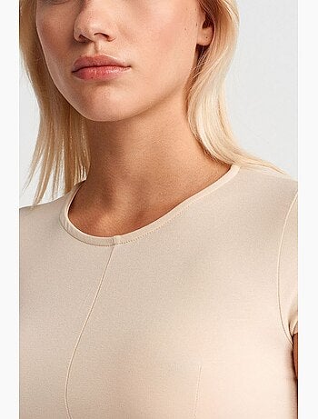 Camiseta entallada de cuello redondo con volantes dilvin