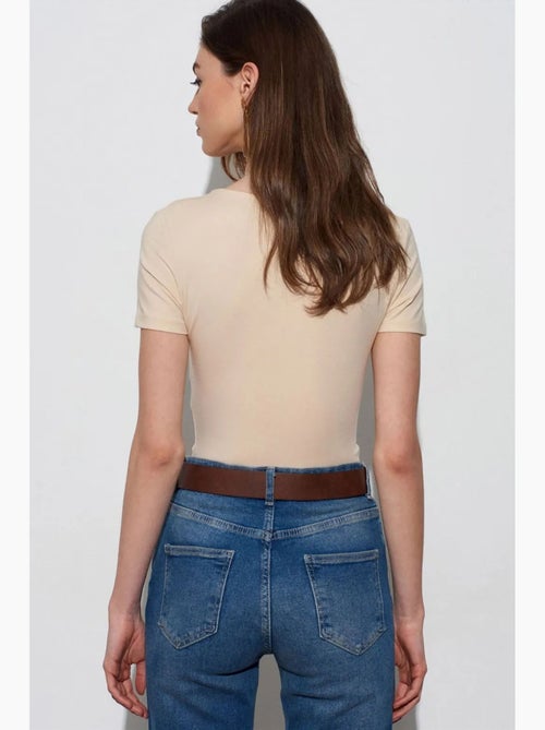 Camiseta entallada de manga corta con cuello de pico dilvin - Kiabi