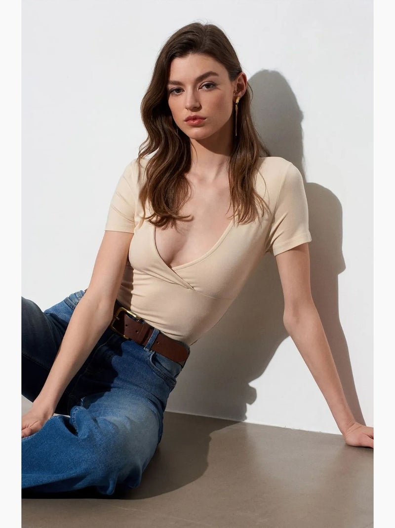 Camiseta entallada de manga corta con cuello de pico dilvin Beige arcilla - Kiabi