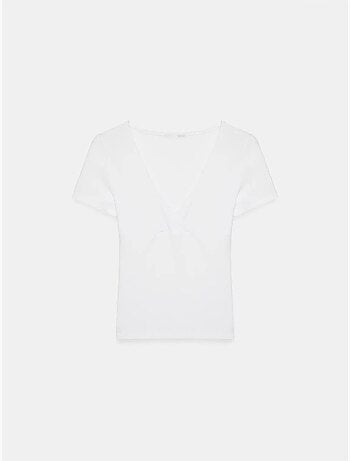 Camiseta entallada de manga corta con cuello de pico dilvin