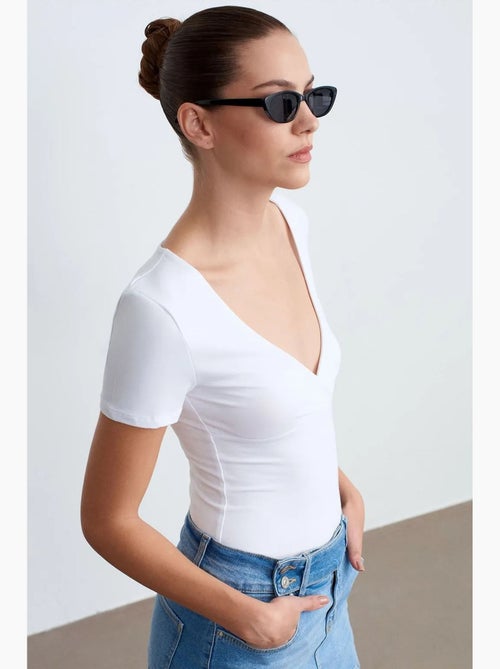 Camiseta entallada de manga corta con cuello de pico dilvin - Kiabi