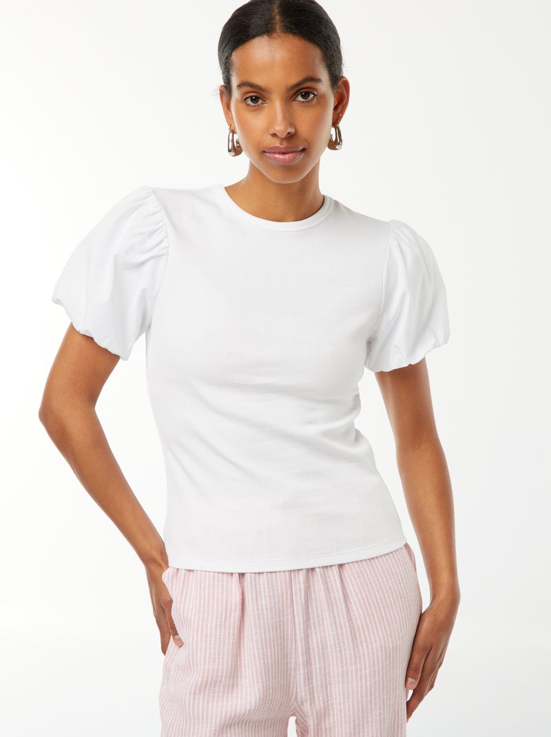 Camiseta entallada en dos materiales con manga abullonada blanco - Kiabi
