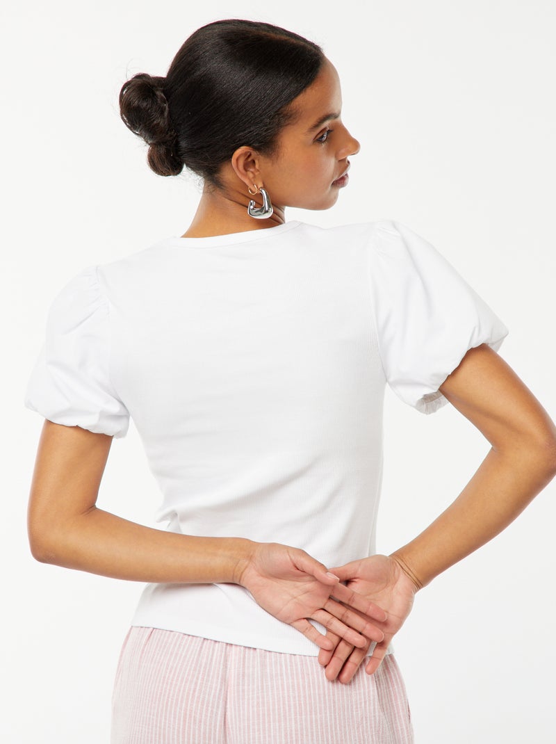Camiseta entallada en dos materiales con manga abullonada blanco - Kiabi