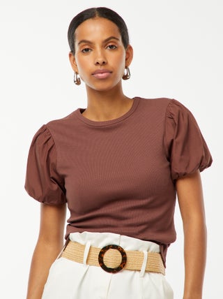 Camiseta entallada en dos materiales con manga abullonada