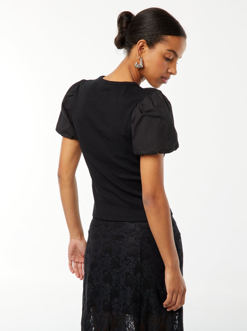 Camiseta entallada en dos materiales con manga abullonada negro - Kiabi