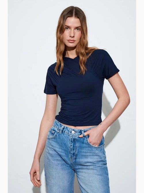 Camiseta entallada escote pico manga corta dilvin - Kiabi Camiseta entallada escote pico manga corta dilvin - Kiabi