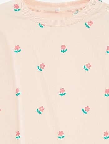 Camiseta estampada con abertura de botones a presión en el hombro - colección fácil de poner