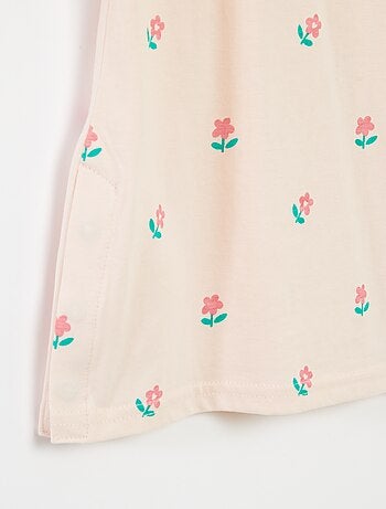 Camiseta estampada con automáticos en el hombro - Fácil de Poner