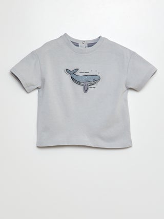 Camiseta estampada con detalle