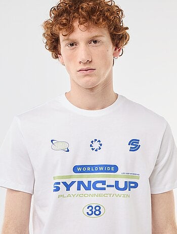 Camiseta estampada con diseño posicionado en algodón liso