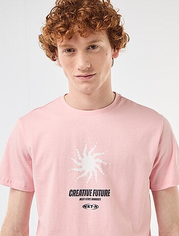 Camiseta estampada con diseño posicionado en algodón liso
