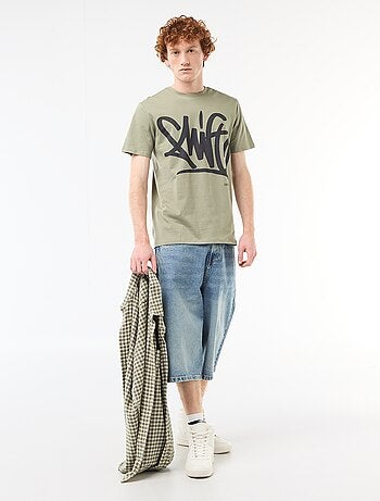 Camiseta estampada con diseño posicionado en algodón liso