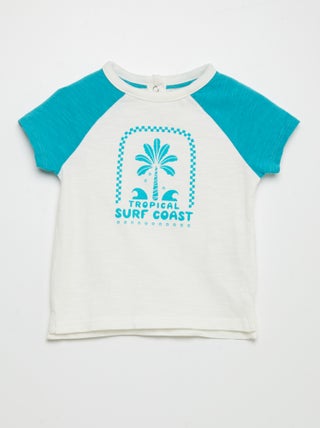 Camiseta estampada con manga con contraste