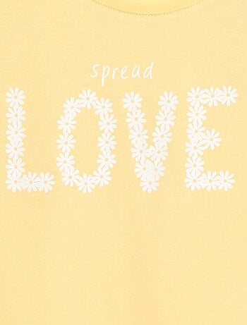 Camiseta estampada con mensaje y manga corta