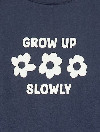 Camiseta estampada con mensaje y manga corta