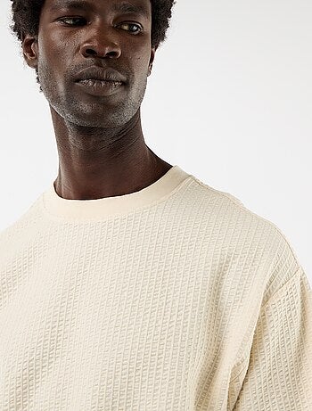 Camiseta estampada de manga corta en nido de abeja