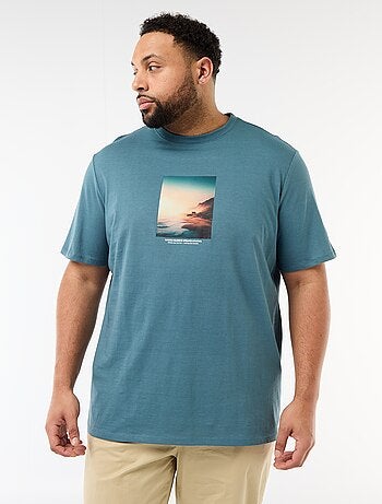 Camiseta estampada de manga corta y cuello redondo