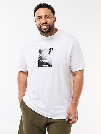 Camiseta estampada de manga corta y cuello redondo