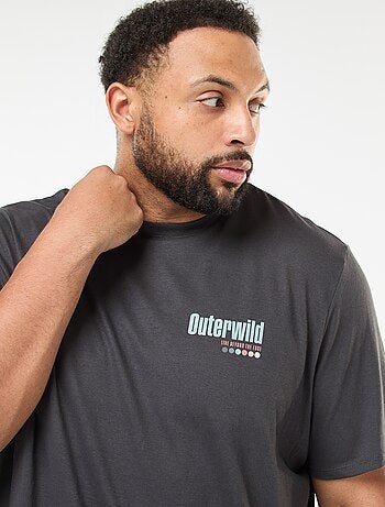 Camiseta estampada de manga corta y cuello redondo