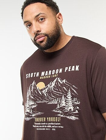 Camiseta estampada de manga corta y cuello redondo