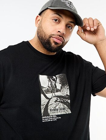 Camiseta estampada de manga corta y cuello redondo