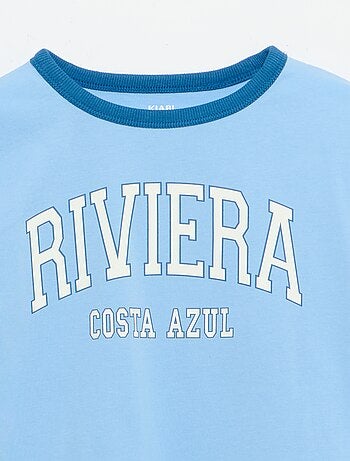 Camiseta estampada fantasía de manga corta con ribetes contrastantes