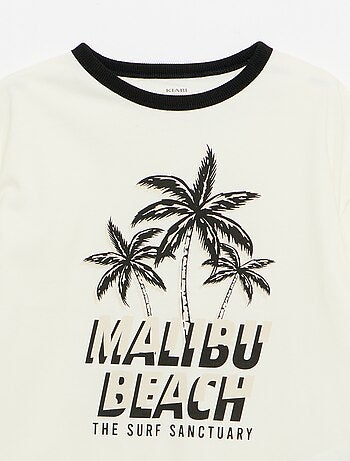 Camiseta estampada fantasía de manga corta con ribetes contrastantes