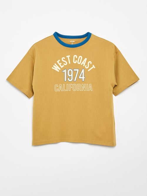 Camiseta estampada fantasía de manga corta con ribetes contrastantes - Kiabi