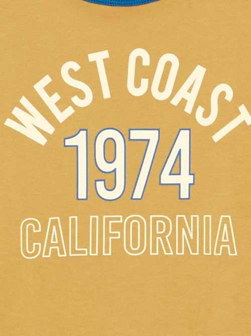 Camiseta estampada fantasía de manga corta con ribetes contrastantes - Kiabi