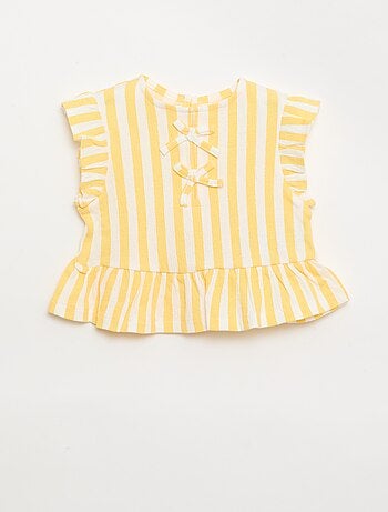 Camiseta estampada y con volantes