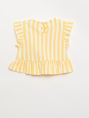 Camiseta estampada y con volantes