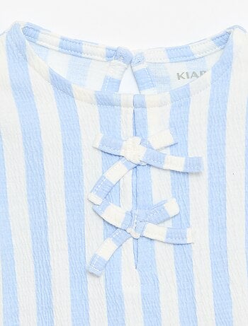 Camiseta estampada y con volantes
