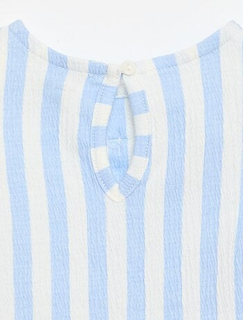 Camiseta estampada y con volantes