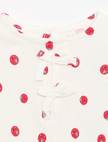 Camiseta estampada y con volantes