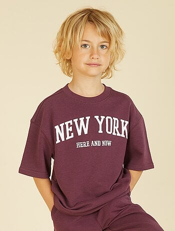 Camiseta estilo universitario de manga corta