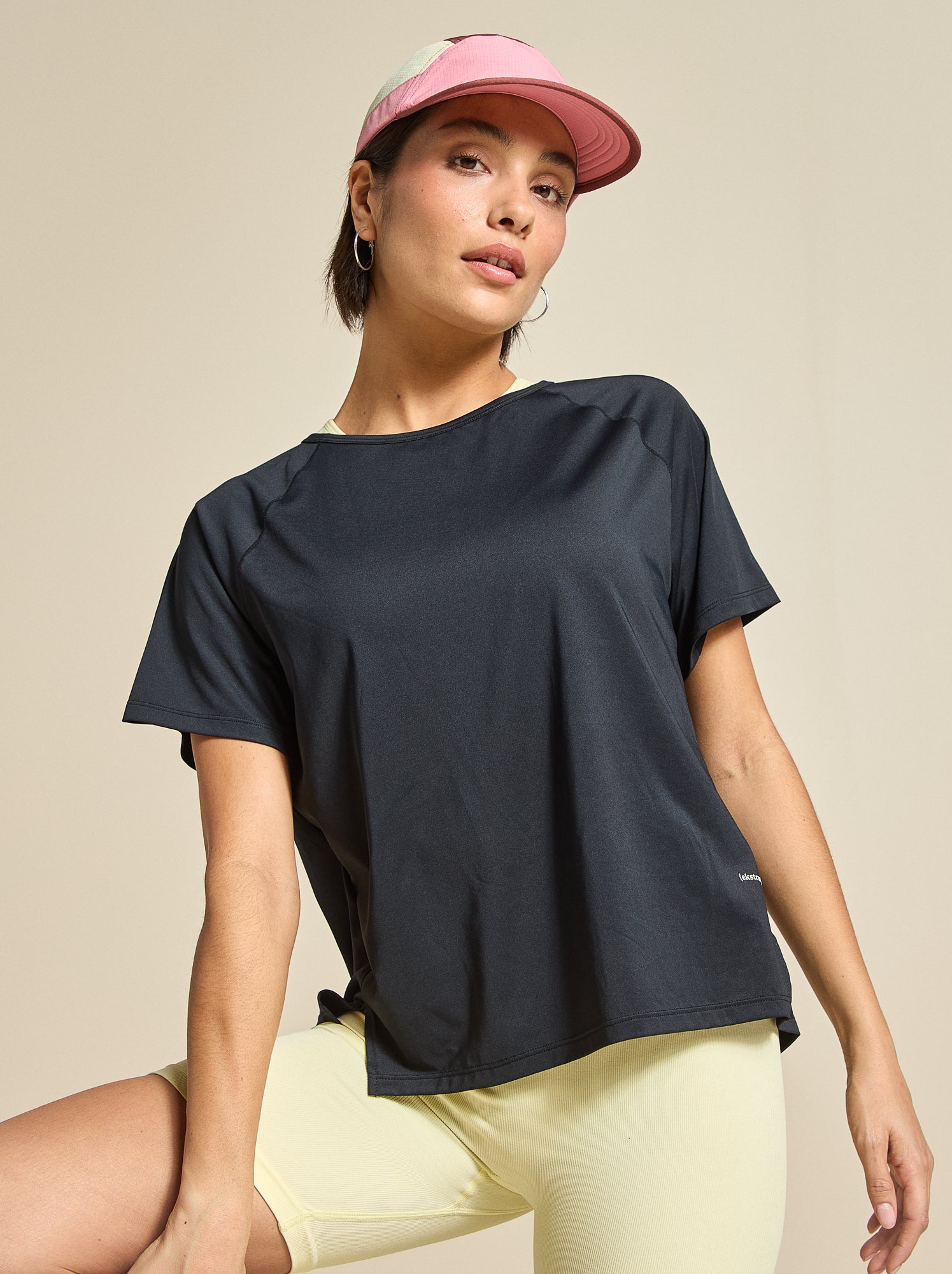 Camiseta fluida con abertura en la espalda - (ekstract)