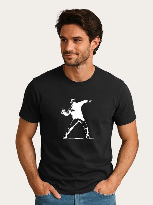 Camiseta Hombre - APOH BANKSY FESTIVAL CUP THROWER - Kiabi Camiseta Hombre - APOH BANKSY FESTIVAL CUP THROWER - Kiabi