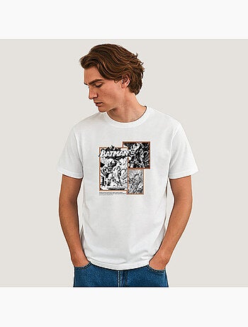 Camiseta Hombre - BATMAN'S BATSUIT AIDS IN HIS COMBAT AGAINST ENEMIES