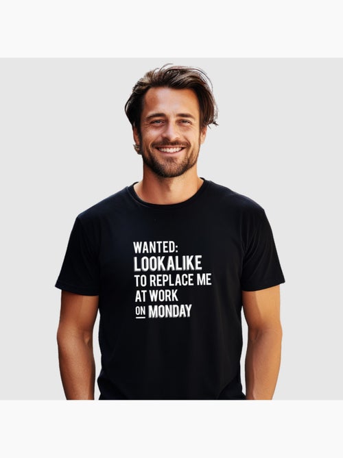 Camiseta Hombre - WANTED LOOKALIKE TO REPLACE ME AT WORK - Kiabi Camiseta Hombre - WANTED LOOKALIKE TO REPLACE ME AT WORK - Kiabi
