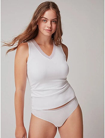 Camiseta interior termal sin mangas y cuello con encaje, de modal