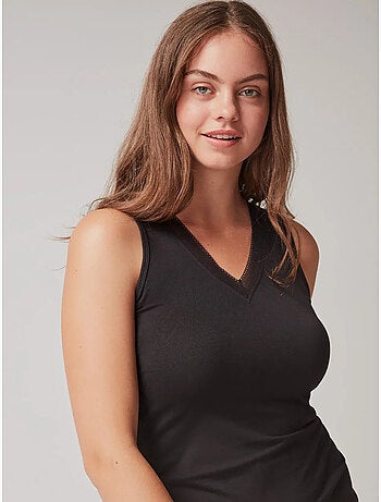 Camiseta interior termal sin mangas y cuello con encaje, de modal