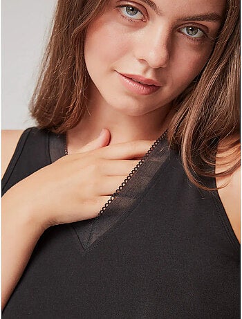 Camiseta interior termal sin mangas y cuello con encaje, de modal