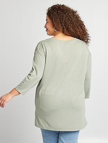 Camiseta larga con cuello de pico