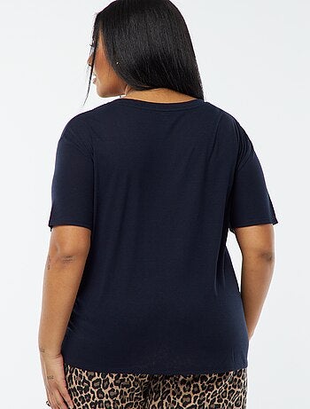 Camiseta lisa básica con cuello de pico