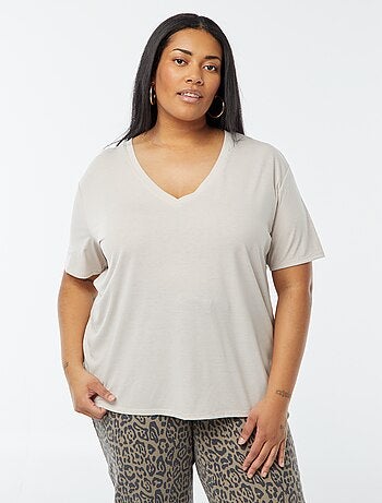 Camiseta lisa básica con cuello de pico