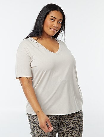 Camiseta lisa básica con cuello de pico