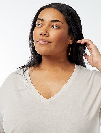 Camiseta lisa básica con cuello de pico