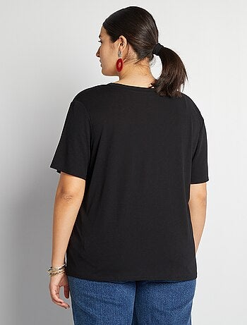 Camiseta lisa básica con cuello de pico
