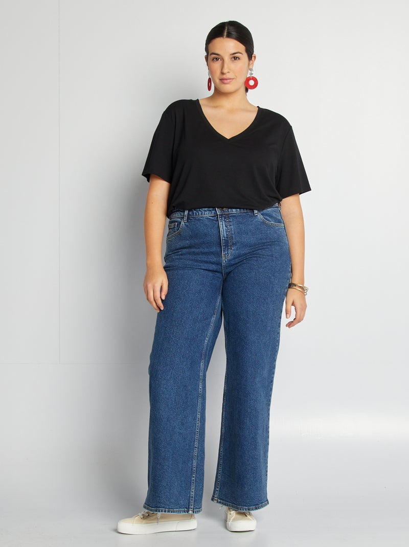 Camiseta lisa básica con cuello de pico negro - Kiabi