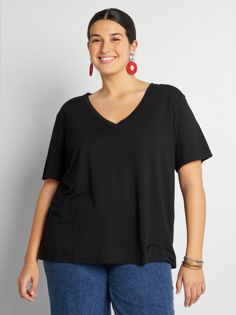 Camiseta lisa básica con cuello de pico negro - Kiabi